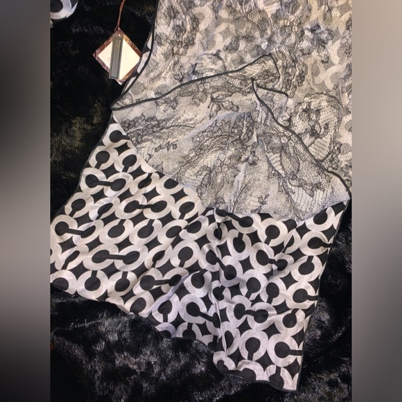 COACH VINTAGE OBLONG OP ART LACE SCARF - Picture 3 of 5